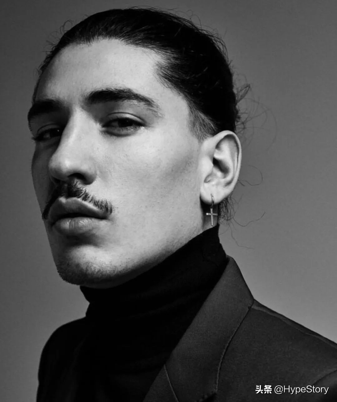 受邀牛津大学演讲第一人，他才是打败梅西C罗的新一代足球明星