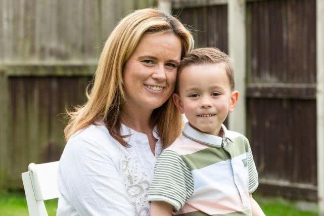 不给孩子喂母乳会得乳腺癌吗,宝宝不喝母乳妈妈检查出乳腺癌