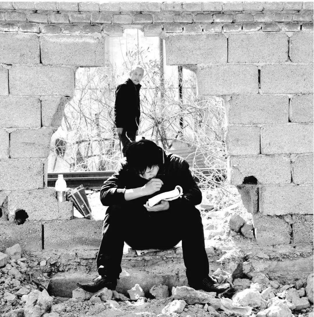 纸上的光影和字：6月30日，来看中国20位诗人的街拍摄影展