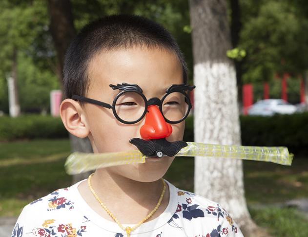 家长对孩子恶作剧怎么办,孩子爱恶作剧家长又该怎样去疏导