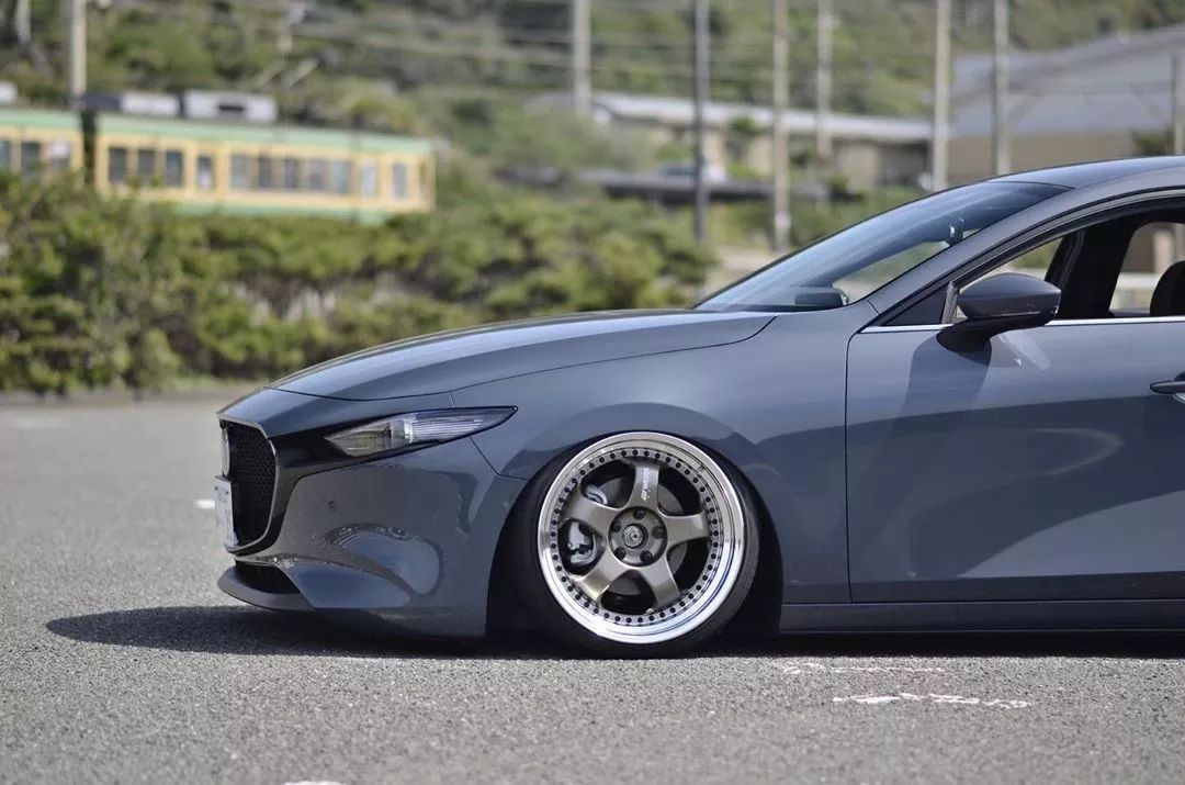 次世代马自达3国内竟缺席两厢版本，只能看国外玩家改装帅的飞起