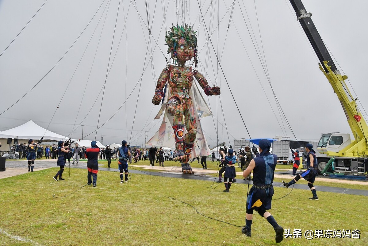 被人偶娃娃吓到,东京奥运会巨型人偶原型