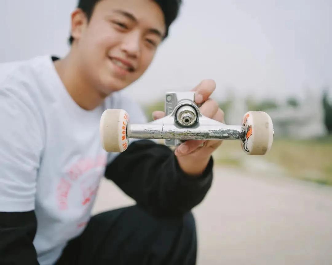 范志毅和谁一起踢球,范志毅签约vans