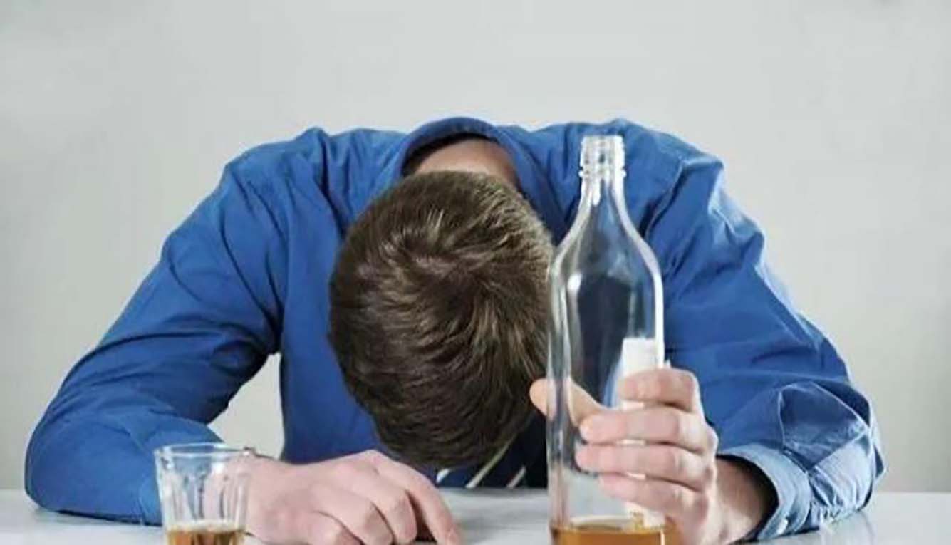 长期酗酒的人最后是啥样的,长期酗酒的人的真实状态