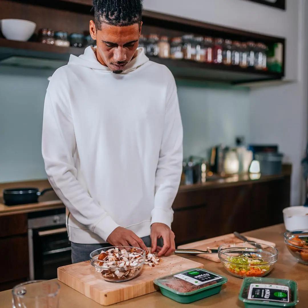 吃素吃废了的足球球员,足球运动员吃素有什么影响