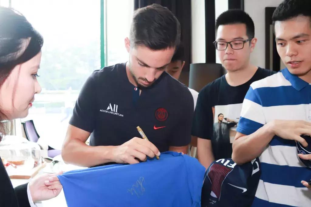 巴黎圣日耳曼抵达深圳,巴黎圣日耳曼姆巴佩一条龙