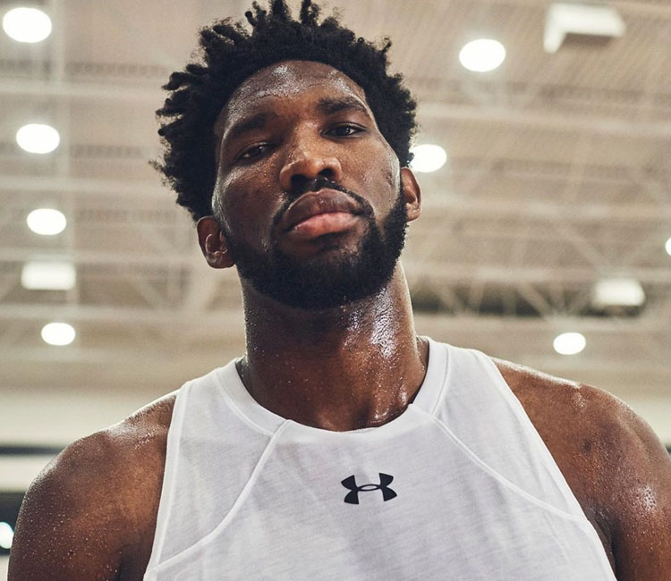 安德玛对比阿迪达斯耐克,击败阿迪成为第一品牌