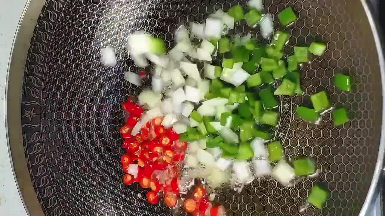 年夜菜油爆小河虾,香辣小河虾高清大图