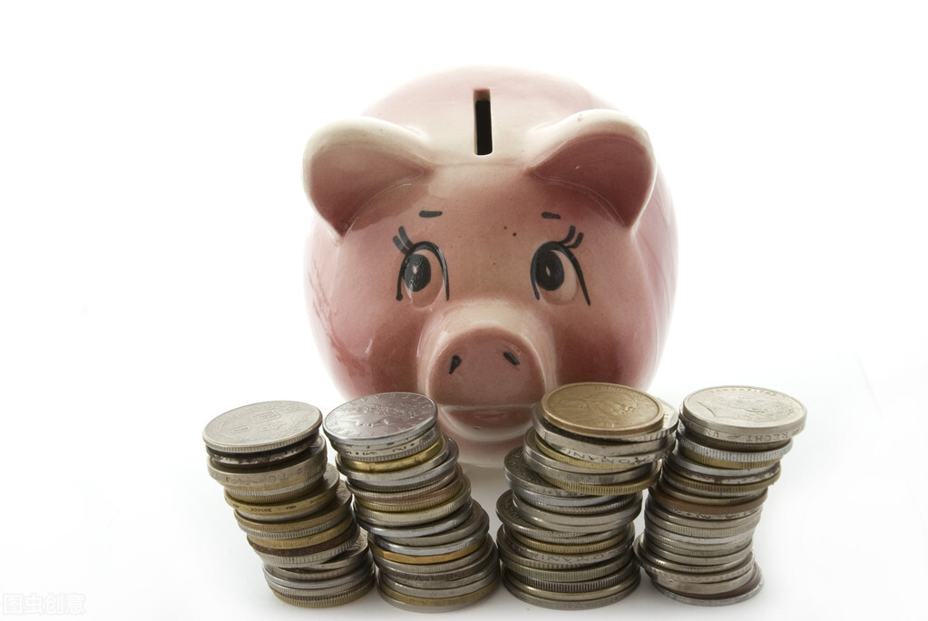 穷人买2万LV，而富人却背400元包包，“精致穷”打了谁的脸