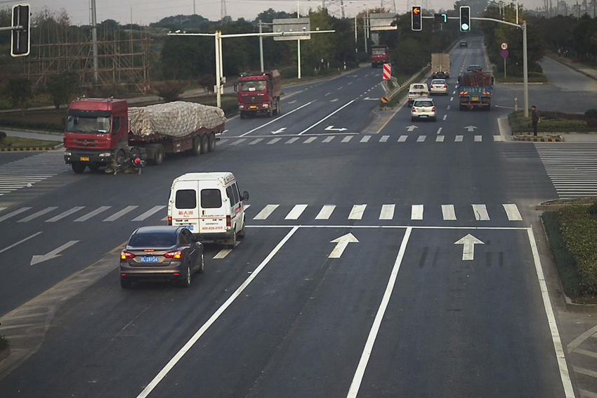 误闯红灯怎么办教你一招,误闯红灯注意事项有哪些