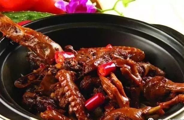 绝佳美味独特的干锅鸭,干锅鸭特色美食视频
