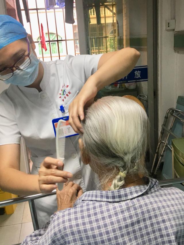 百岁骨折患者成功手术,百岁老人摔倒医生全力救治