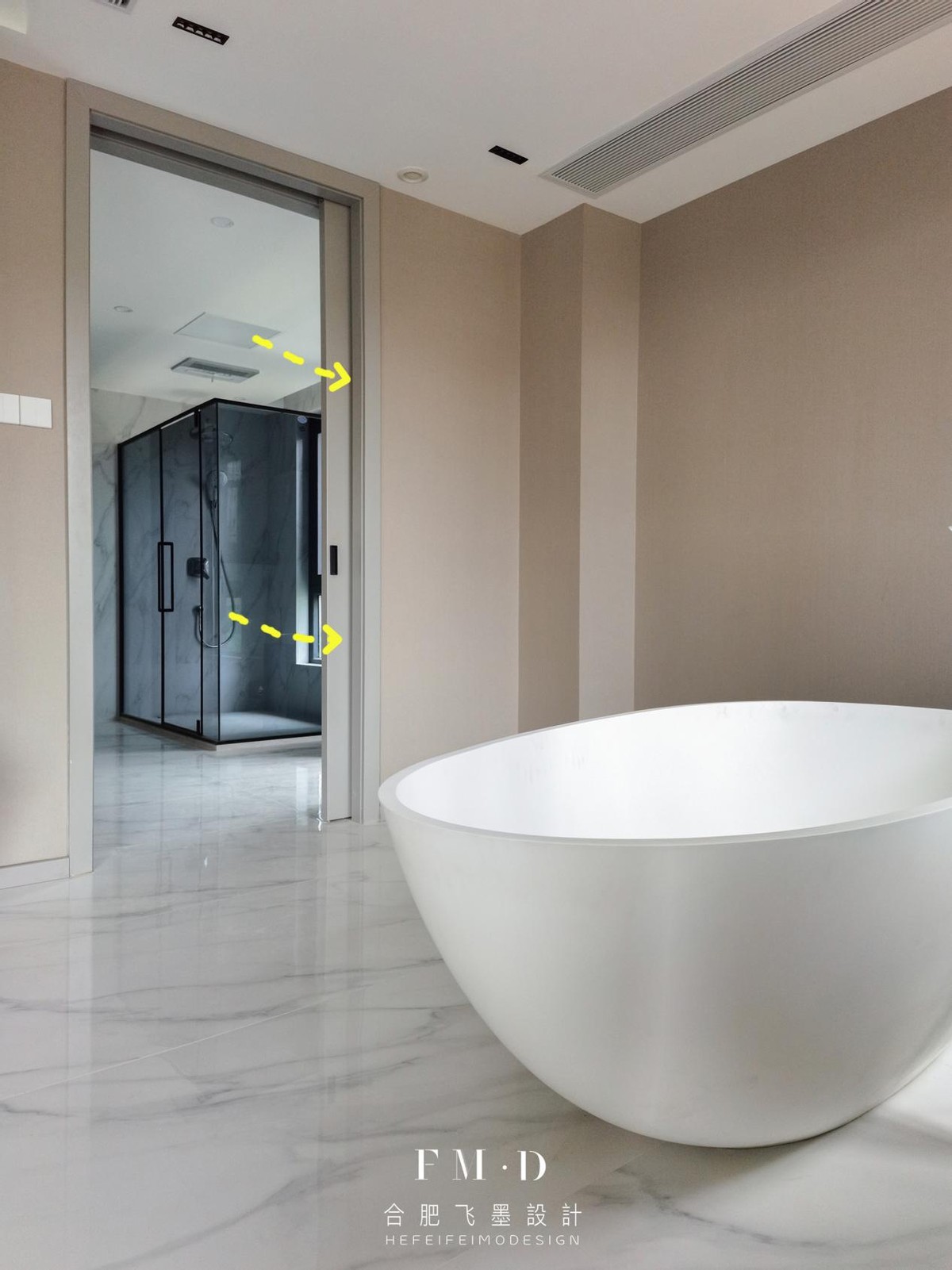 15㎡卫生间面积宽敞，装2扇内嵌推拉门隔开，干湿分区隐形不占地