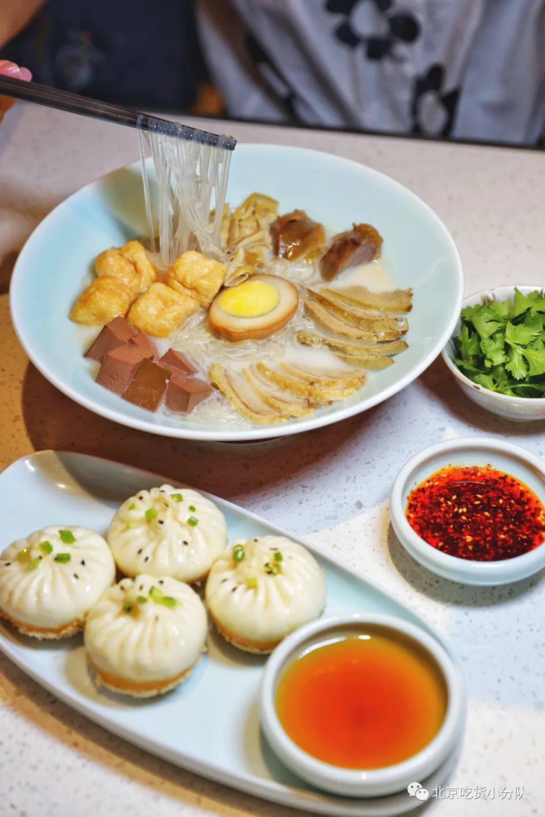 在北京吃遍全国30个地方的招牌菜,北京一天吃遍两个商场的快乐