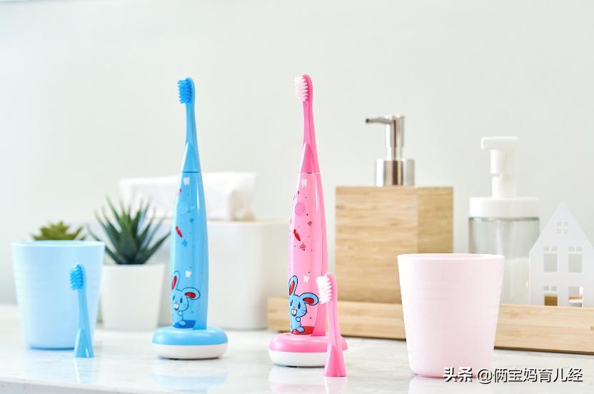 电动牙刷刷牙正确使用方法图解,电动牙刷刷牙的正确方法视频教程