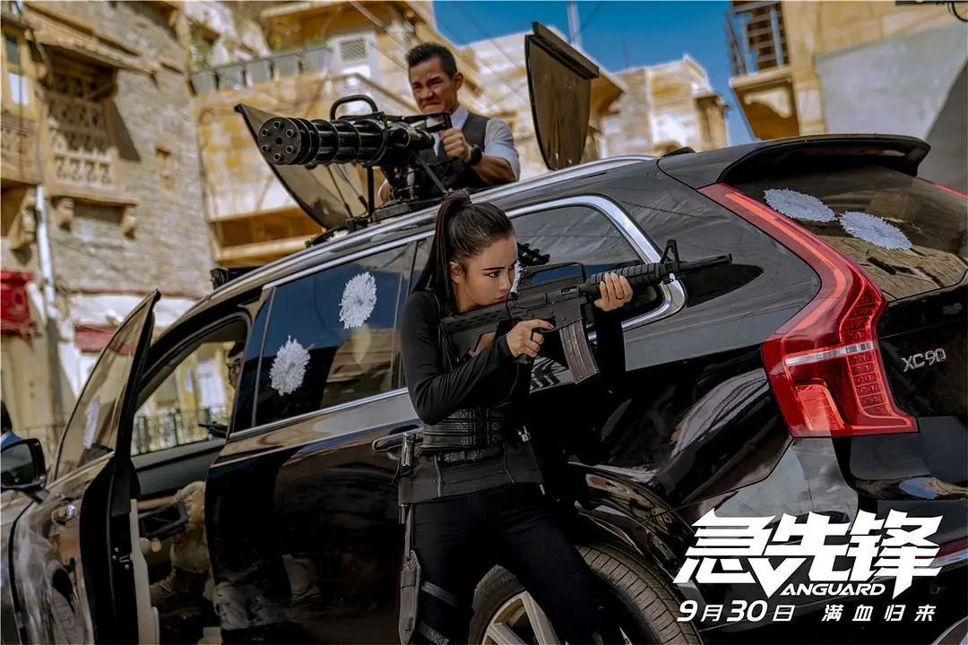 杨洋成龙急先锋跳舞,急先锋发布会杨洋和成龙坐在一起