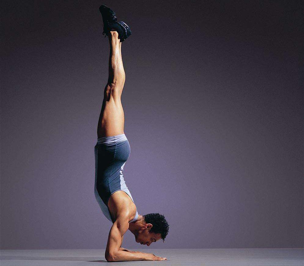 自由倒立要有哪些基本功,自由倒立怎么不弯腰