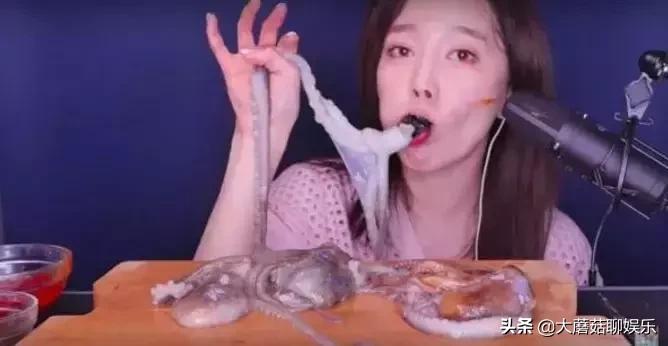 生吞活章鱼是一口一个的,日本生吃章鱼处理过程