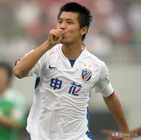 他是申花出场王，为球队拼到吐血曾被骂“叛徒”，如今38岁未退役