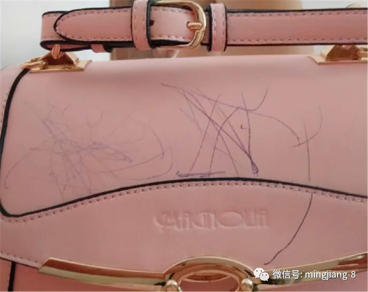 油渍、圆珠笔迹搞到皮革包包上怎么办？