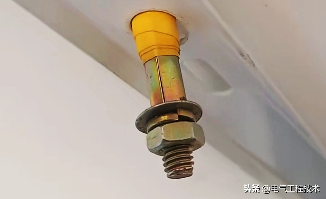 膨胀螺丝打滑怎么调整,墙里的膨胀螺丝上不紧