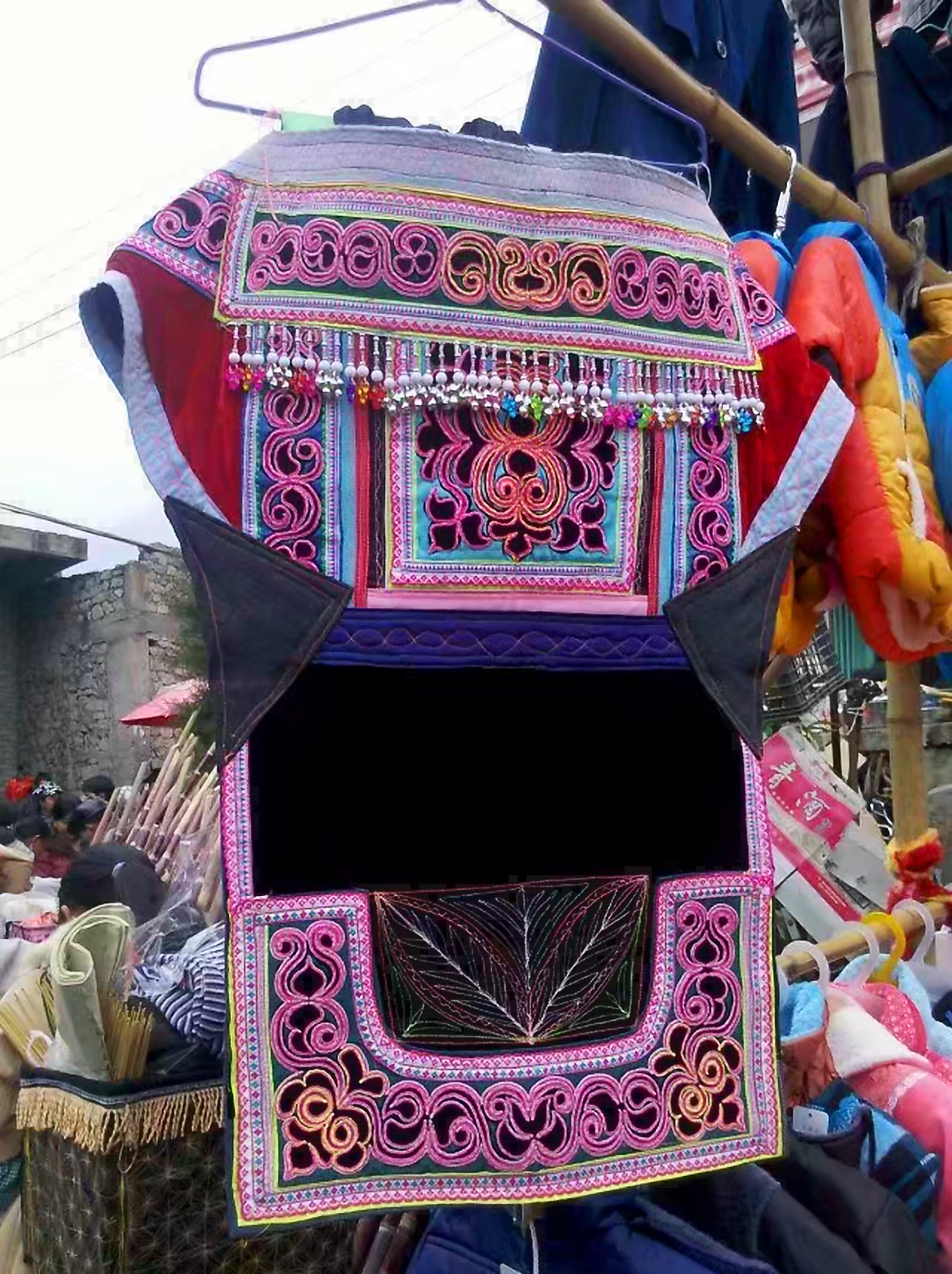 贵州苗族服饰哪里最为有名,贵州苗族服饰有哪些