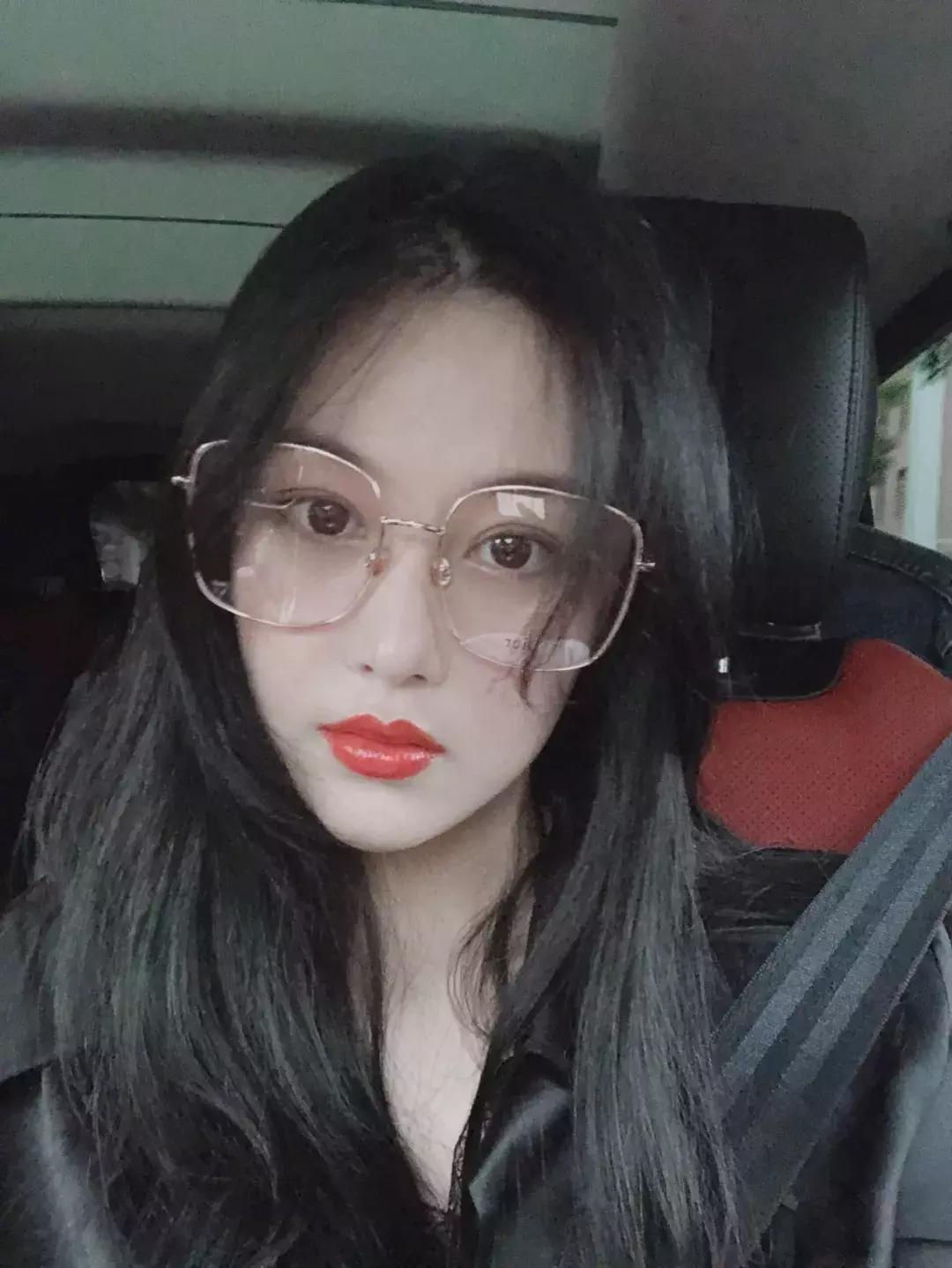 张馨予短发又飒又美,张馨予帅气超短发