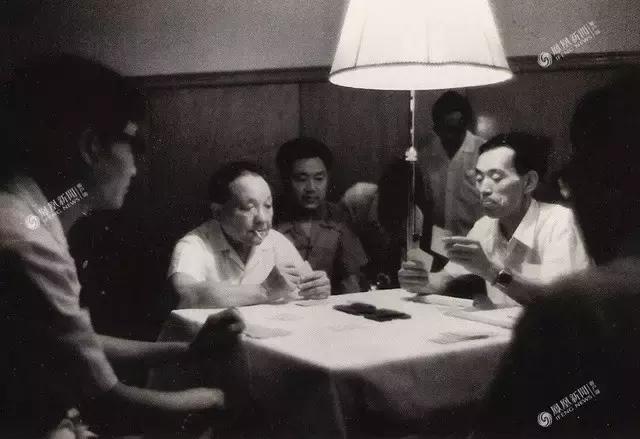 今天他115岁了，*小平邓**人生的40个瞬间