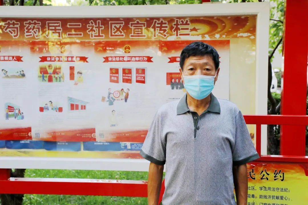 他们坚守在疫情防控一线,防控疫情他们在风雪中坚守