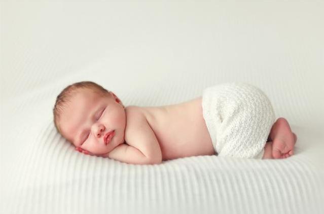 宝宝喜欢趴睡怎么办有没有危害,有什么方法防止宝宝趴睡