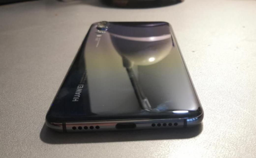 华为p20pro和荣耀v10屏幕谁大,荣耀v10对比华为p20pro