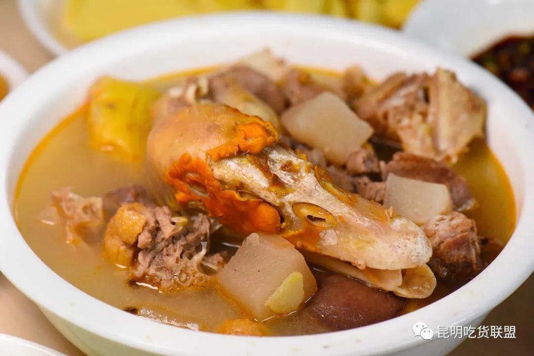 自驾29分钟到，昆明边大片红将军成熟可摘，1口糖心甜蜜又多汁