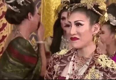 再看甄嬛传攒了8年的弹幕笑疯了,甄嬛传的弹幕更是一场精彩的大戏