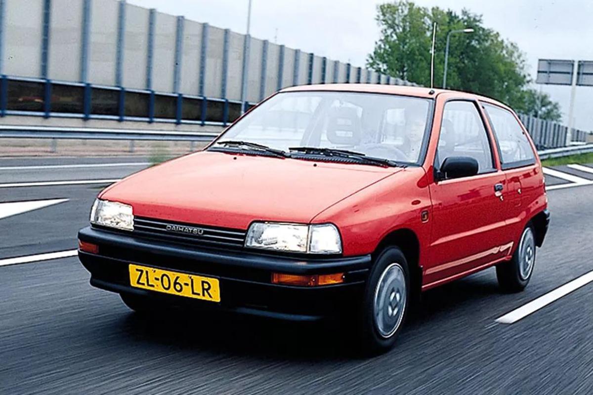 天津一汽新款夏利,再见不说再见四目相对