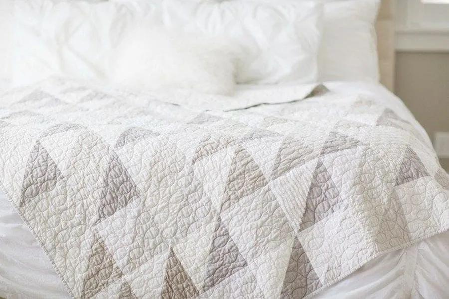 我用100元不到的平价床品，铺出五星级酒店的床铺！一觉到天明