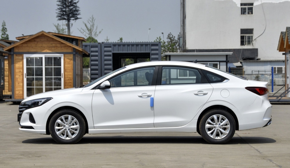 长安逸动家用代步值得购买吗,新款长安逸动手动豪华版