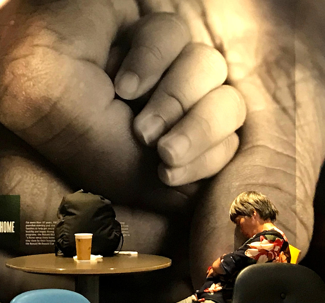 太心酸！深夜我与北海麦当劳“难民”的一次对话