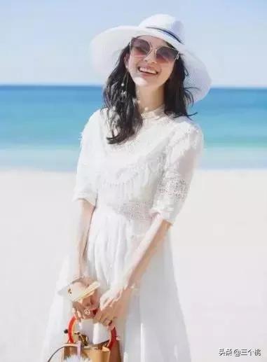 今年流行的裙子不穿高跟鞋,穿今年最流行的裙子