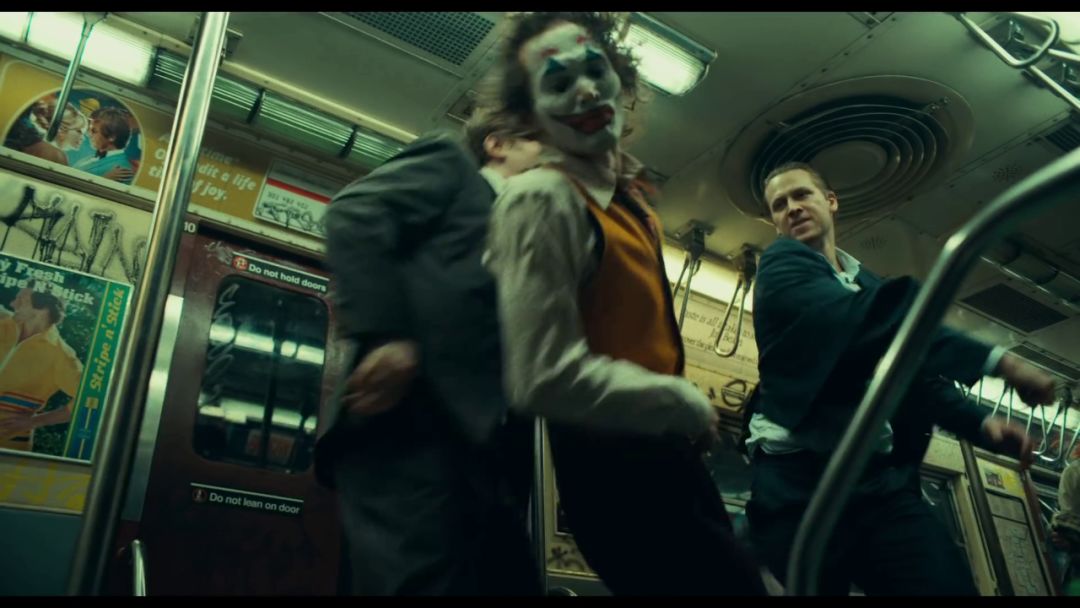 小丑口碑大爆豆瓣评分9,dc新片小丑首曝预告风格黑暗