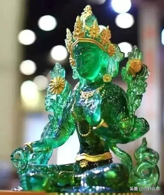 泰国国宝翡翠佛像图片,玉佛国宝