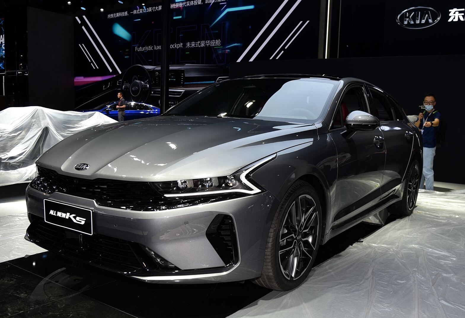 最新款起亚k5最低配,雅阁与起亚k5