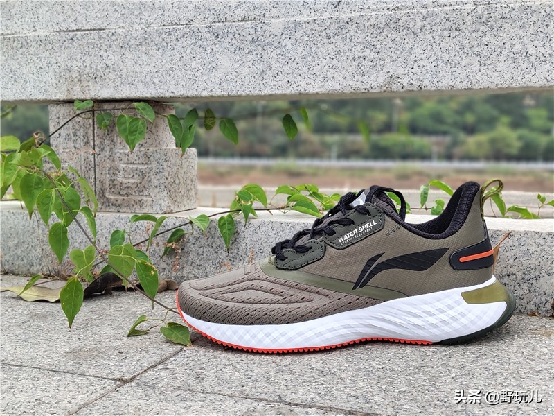 李宁复古潮流跑鞋微晶灰测评,李宁云四代跑步鞋夏季评测