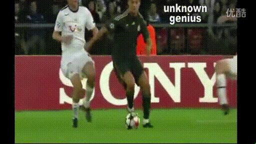 球王也假摔？盘点C罗假摔