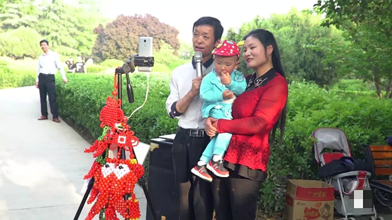 21岁小伙烧伤13人,21岁小伙一人救13人被烧毁容