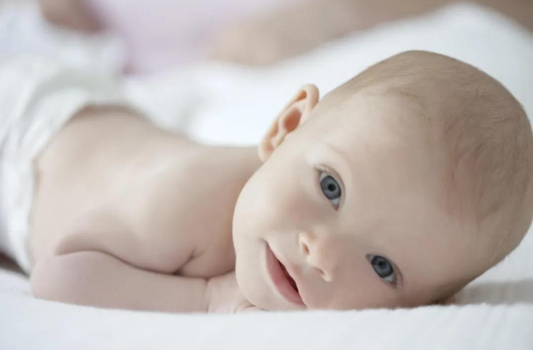 红痒起皮一片,有效避免宝宝皮肤皴裂