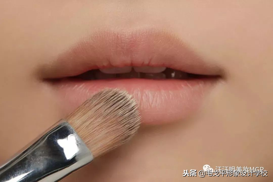 为什么口红怎么涂都不好看,嘴唇起皮涂口红不好看怎么办