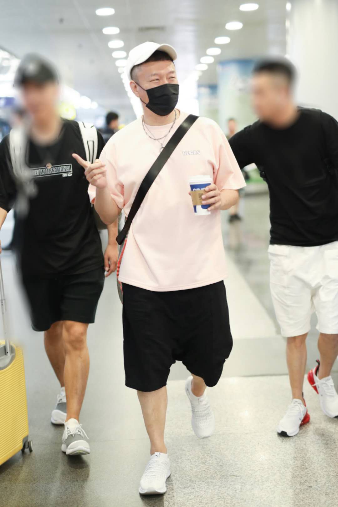 孙红雷领奖感谢母亲,孙红雷上台领奖名场面