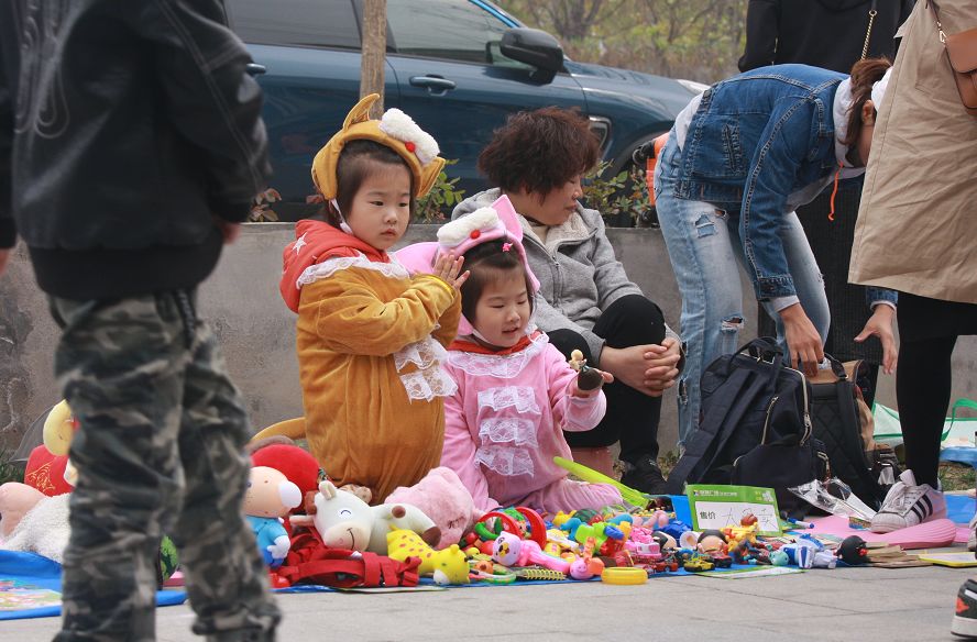 跳蚤市场热热闹闹,跳蚤市场活动
