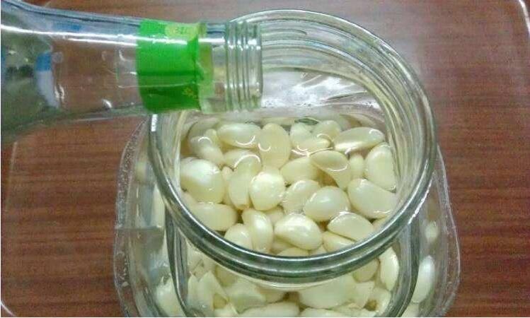 翡翠蒜瓣的腌法,翡翠蒜泡制方法