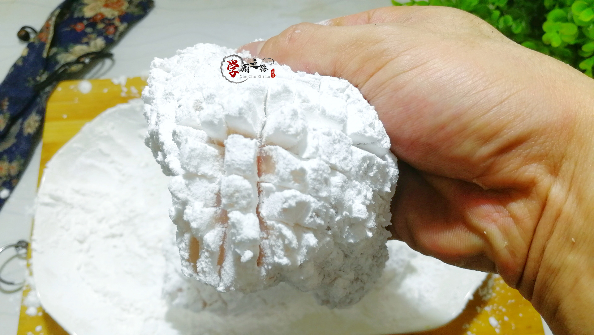 松鼠鱼口味酸甜宴客倍儿有面,厨师制作松鼠鱼